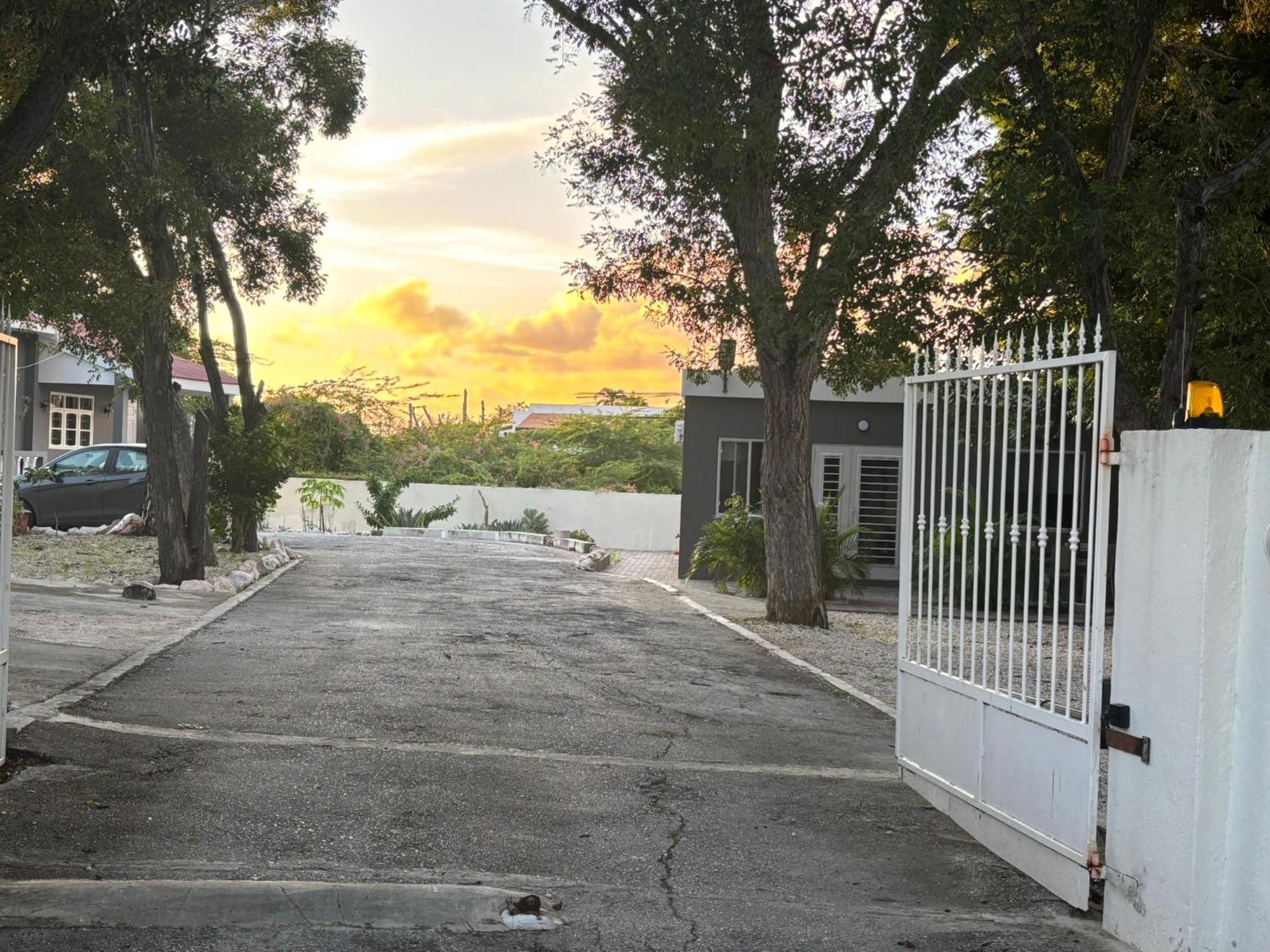 Advantage Apartments Curacao Willemstad Luaran gambar